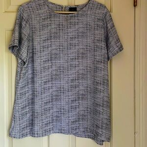 Worthington, black and white short sleeved blouse, size large.